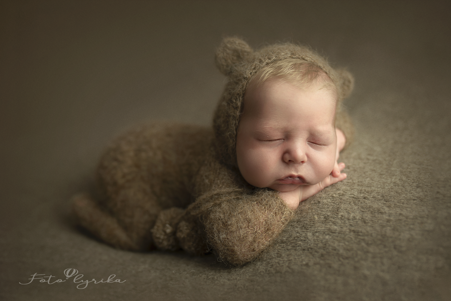 Newborn size, knitted bear outfit, neutral, girl, boy, Ready to send