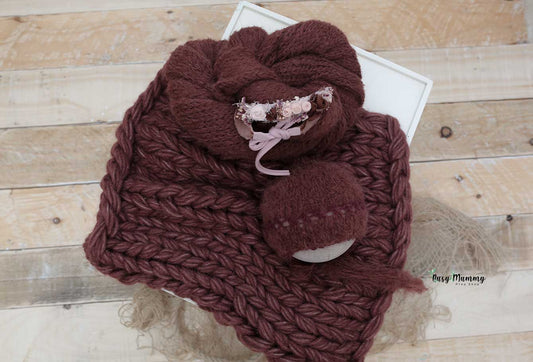 Newborn knitted wrap, bonnet, chunky layer, grape colour, Ready to send