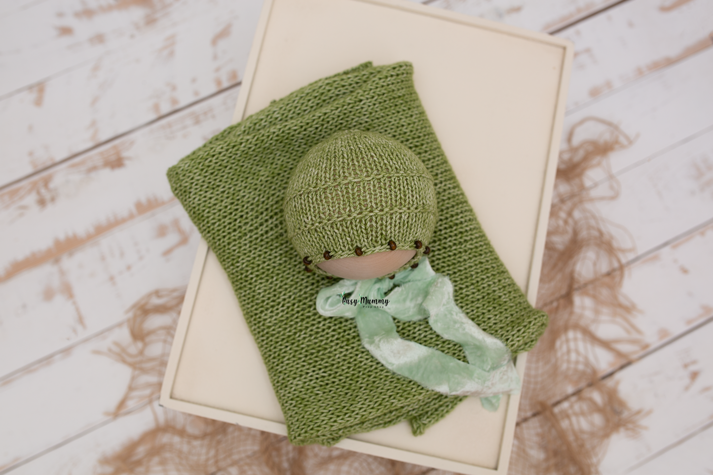 Newborn knitted wrap, bonnet, beads, velvet, green Ready to send