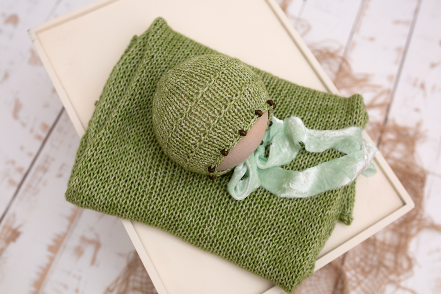 Newborn knitted wrap, bonnet, beads, velvet, green Ready to send